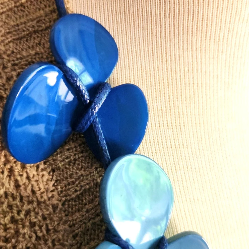 🌊Blue Acrylic Free Form necklace -Metal Free💙 - Picture 9 of 16